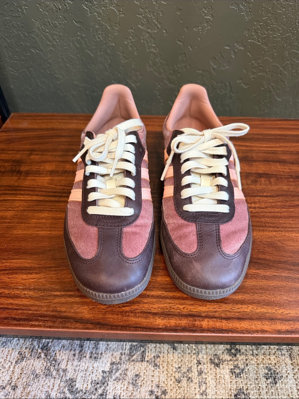 Women’s Casual Lace-Up Sneakers in Pink and Brown